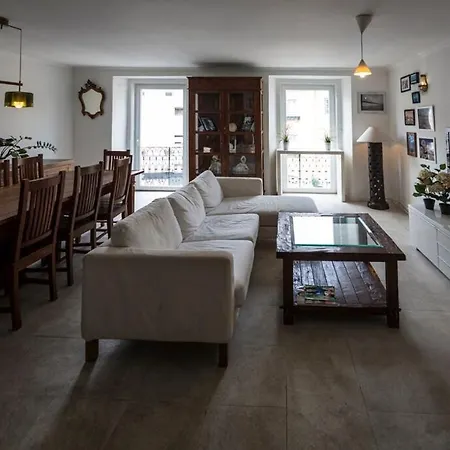 Duplex With Terrace In Alfama, شقة