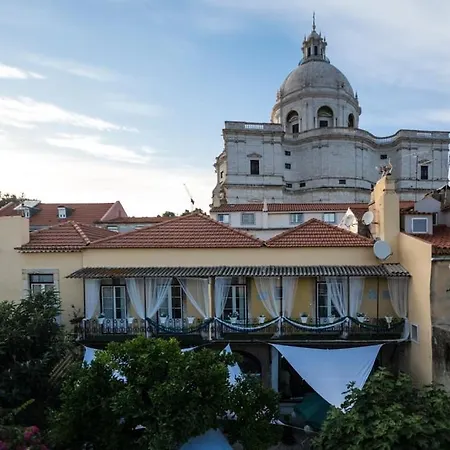 Duplex With Terrace In Alfama, Lissabon