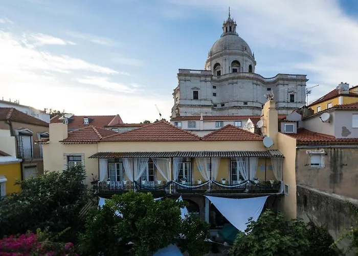 Duplex With Terrace In Alfama, Lissabon